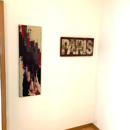 Private Room In Apartment ,Adress Steinweg 19 ,Regensburg North, Wifi , Free Parking,Cathedrale View Apartment *