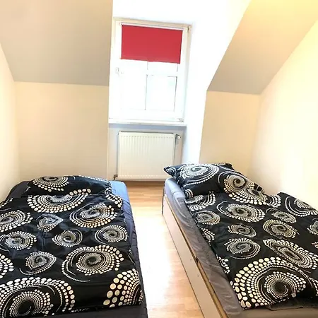 Private Room In Apartment ,Adress Steinweg 19 ,Regensburg North, Wifi , Free Parking,Cathedrale View Apartment